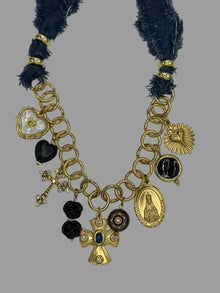  Collana croce in denim
