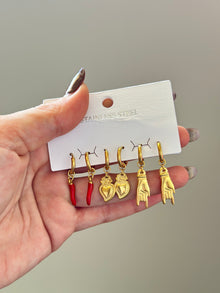  Set di orecchini scaramantici oro