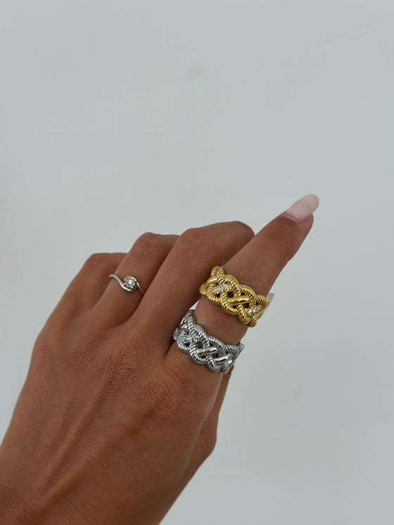 Anello intreccio e zirconi